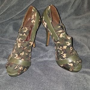 Camo High Heels Sz 10